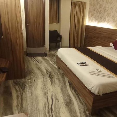 Hotel Raj Meridian, Tambaram Madras Buitenkant foto