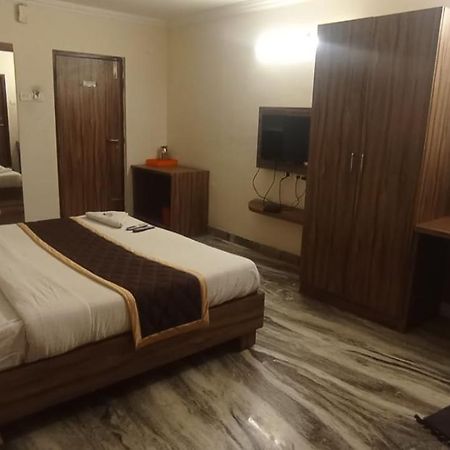 Hotel Raj Meridian, Tambaram Madras Buitenkant foto