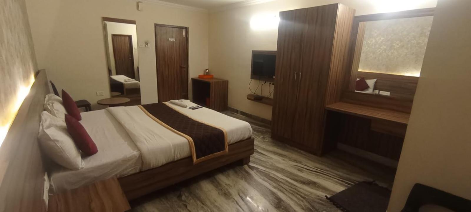 Hotel Raj Meridian, Tambaram Madras Buitenkant foto