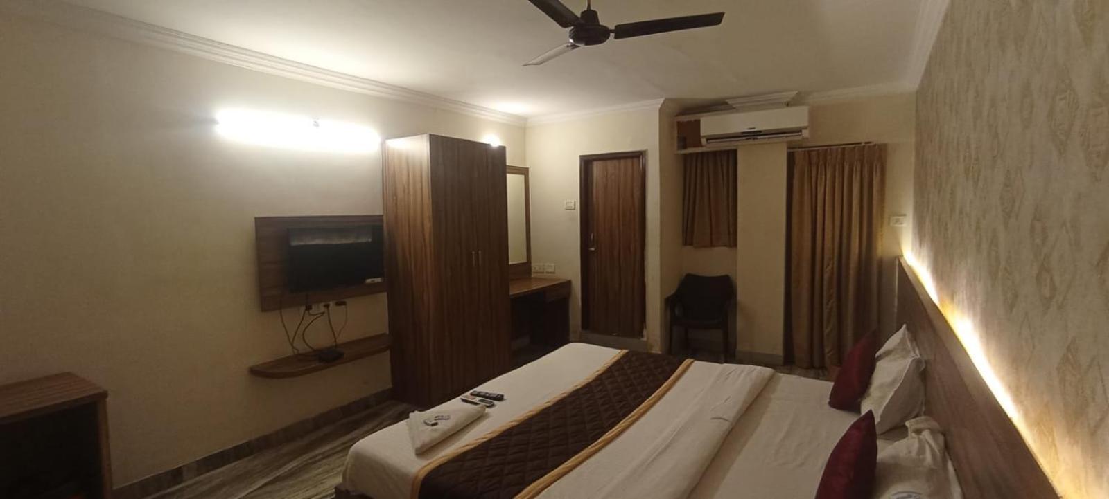 Hotel Raj Meridian, Tambaram Madras Buitenkant foto